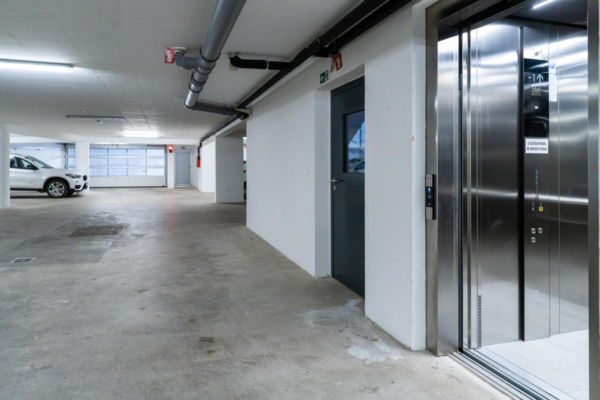 Tres Fenestras Zadar - Private Parking Lägenhet Exteriör bild
